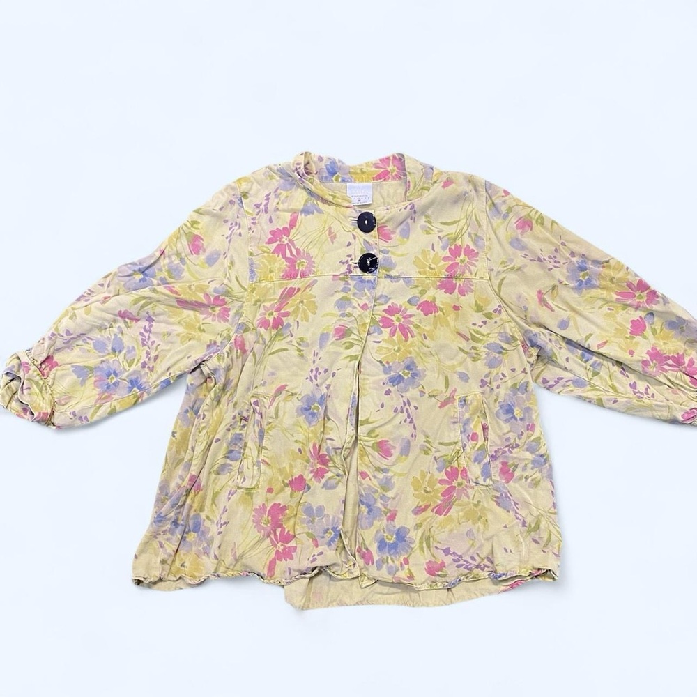 Gorgeous green/yellow floral button up blouse with relaxed fit